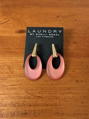Laundry by Shelli Segal Pink Frosted Resin Gold Tone Drop Earrings NWT
